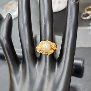 VINTAGE AVON FAUX PEARL with RHINESTONES RING